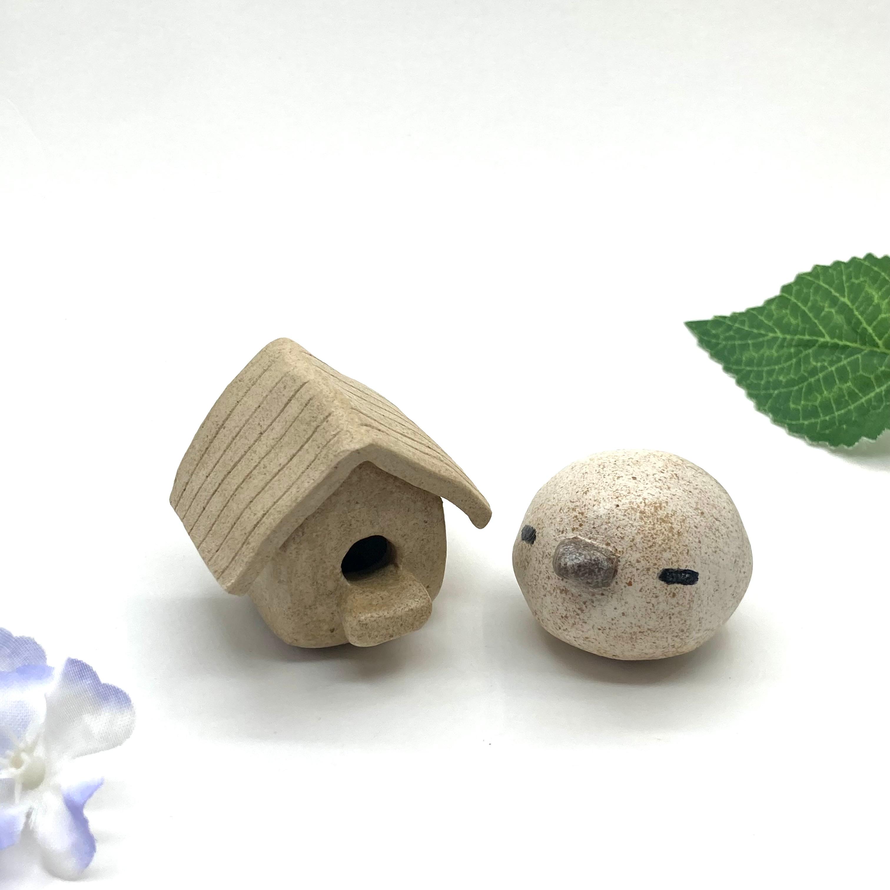 「シマエナガの置物　お家が小さくて入れない？」　かわいいオブジェ　鳥小屋　おうち　インテリア　置き物　小さい　ミニチュア1枚目の画像